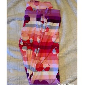 Minnie Mouse leggings.